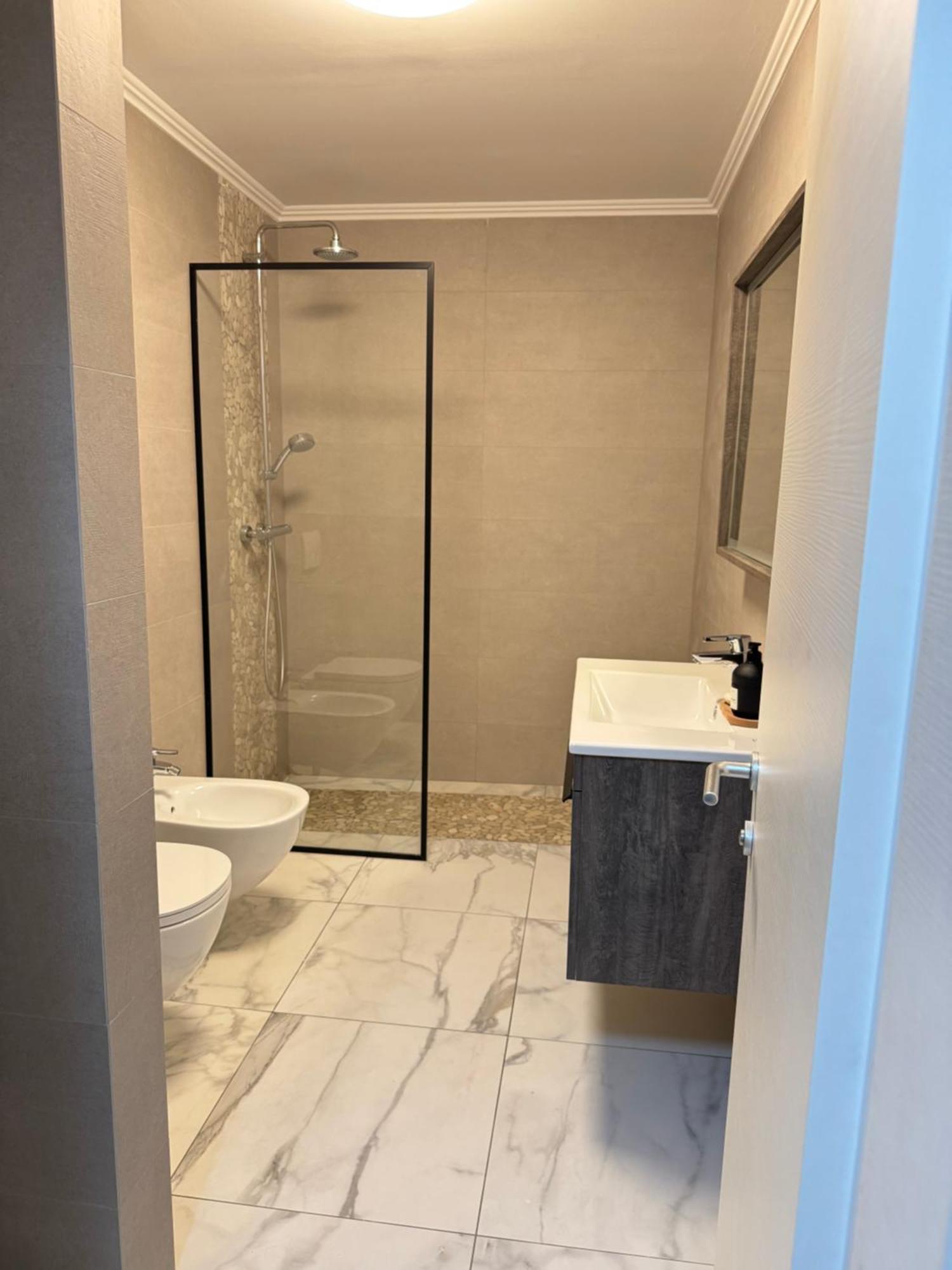 Free Parking Skanderbeg Square - Spacious Central Apartment Tiranë Luaran gambar