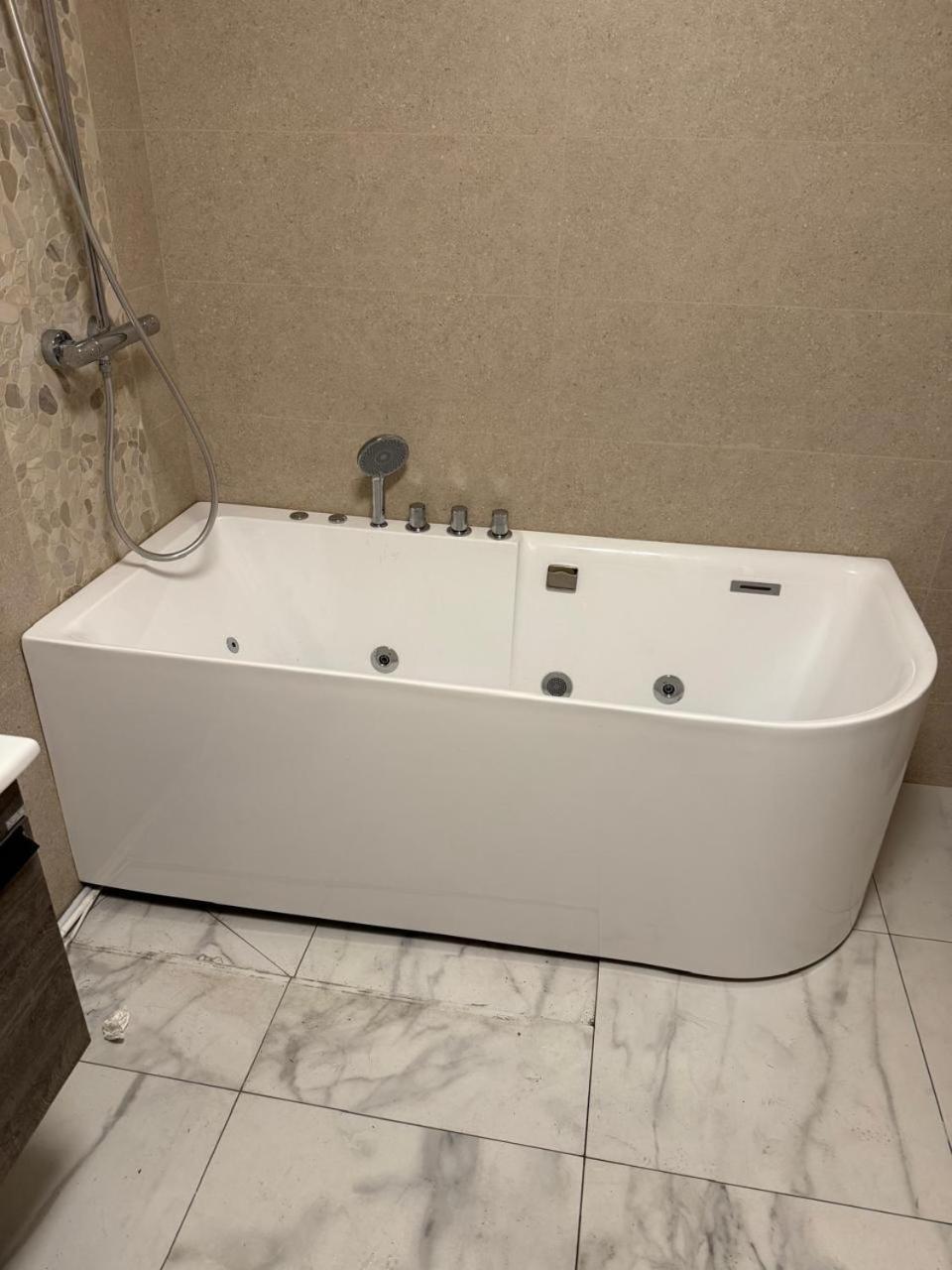 Free Parking Skanderbeg Square - Spacious Central Apartment Tiranë Luaran gambar